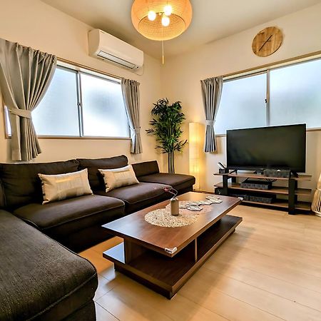 Tsukiyume Kan - House With Parking, 10Mins To Usj, Tennoji, Namba Osaka Exterior photo